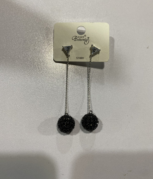 AR-ear-Bla-550-016