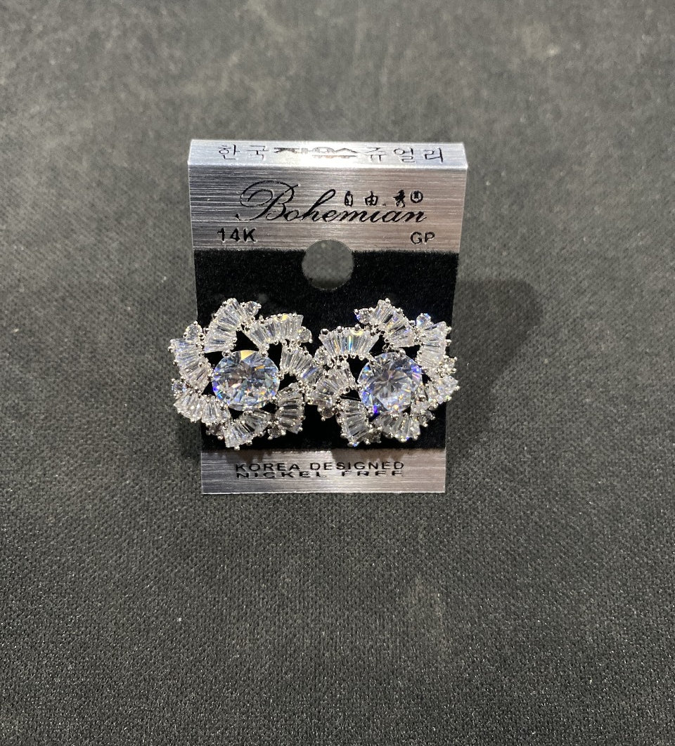 AR-ear-Whi-550-026
